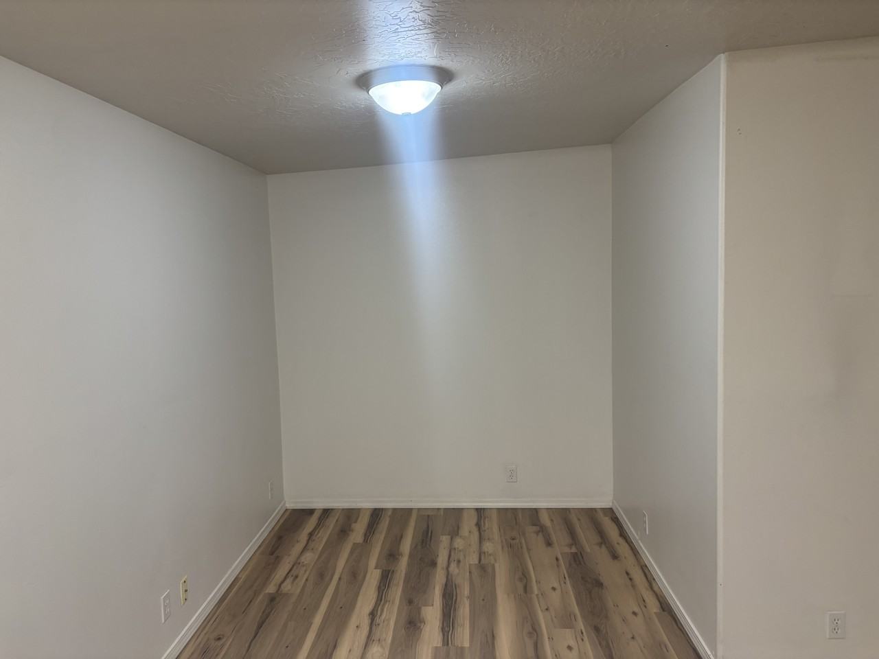 1166 Se Hamilton Rd #1 - Photo 3 of 5