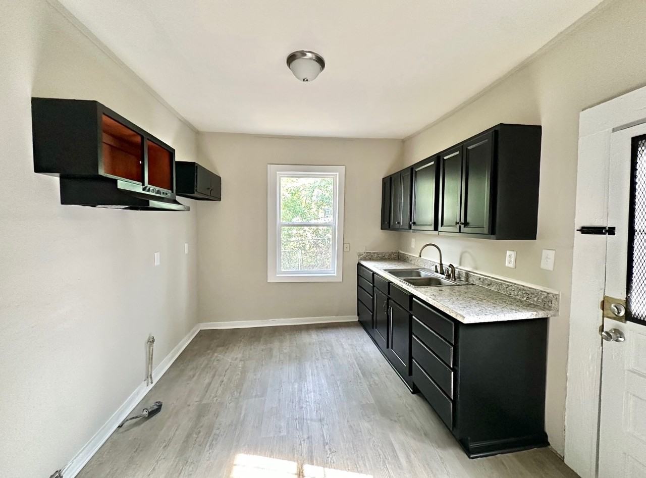 719 Washington Avenue Southwest #1 - Photo 2 of 6