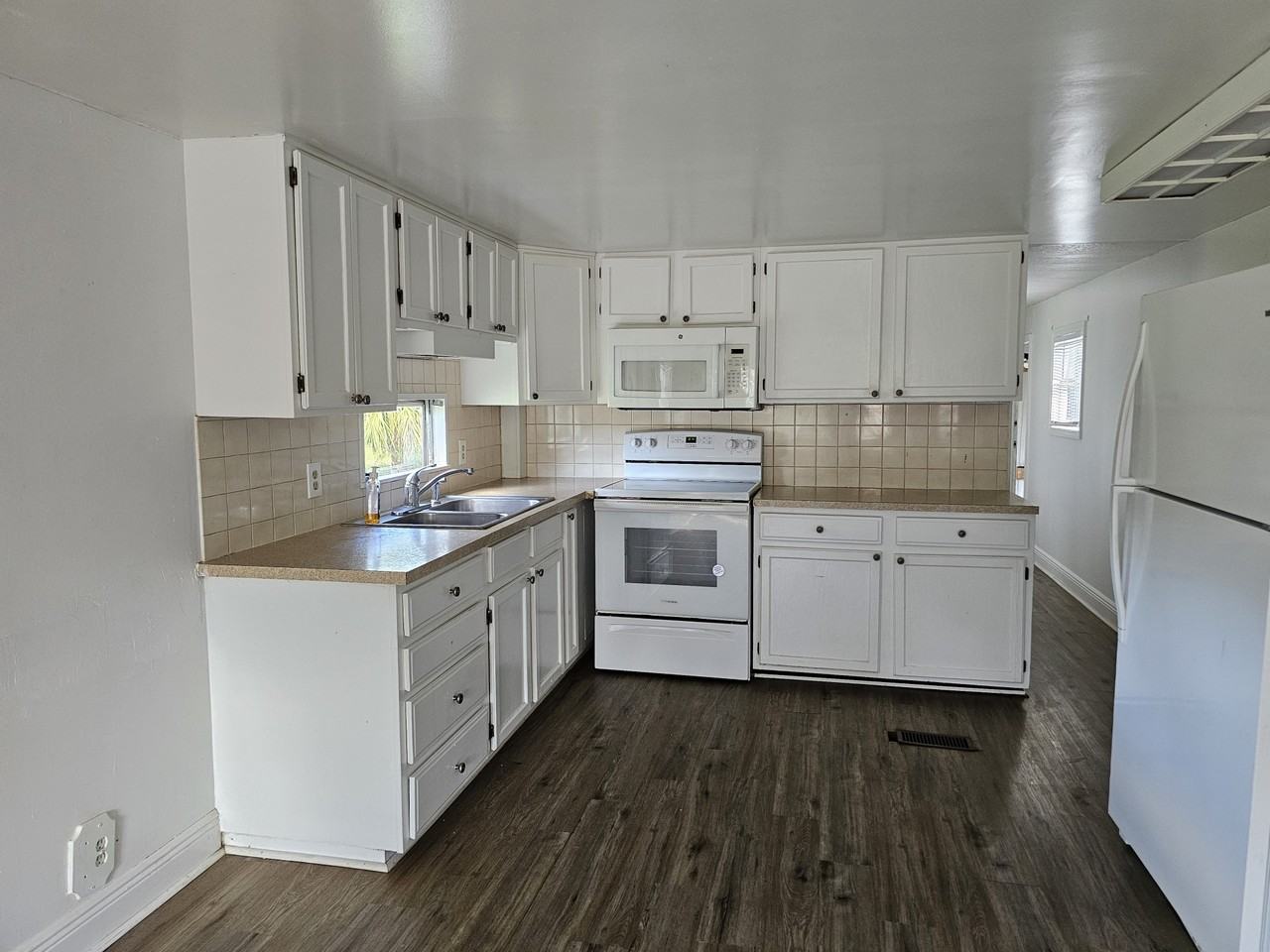 4346 Southeast 150th Street - Photo 3 of 7