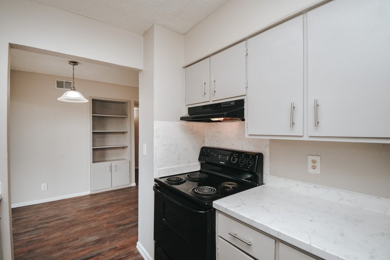 306 306 Sam Houston DrApt 324 #324 - Photo 2 of 8