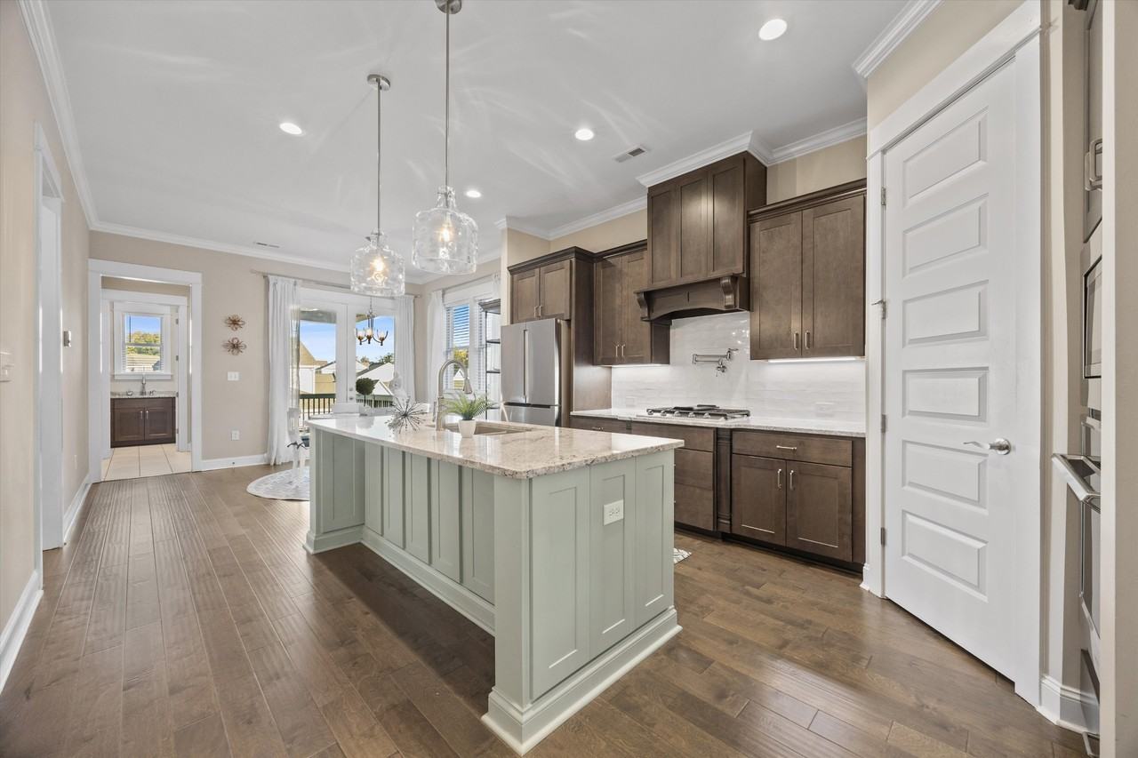 107 Poydras Street #1 - Photo 7 of 11