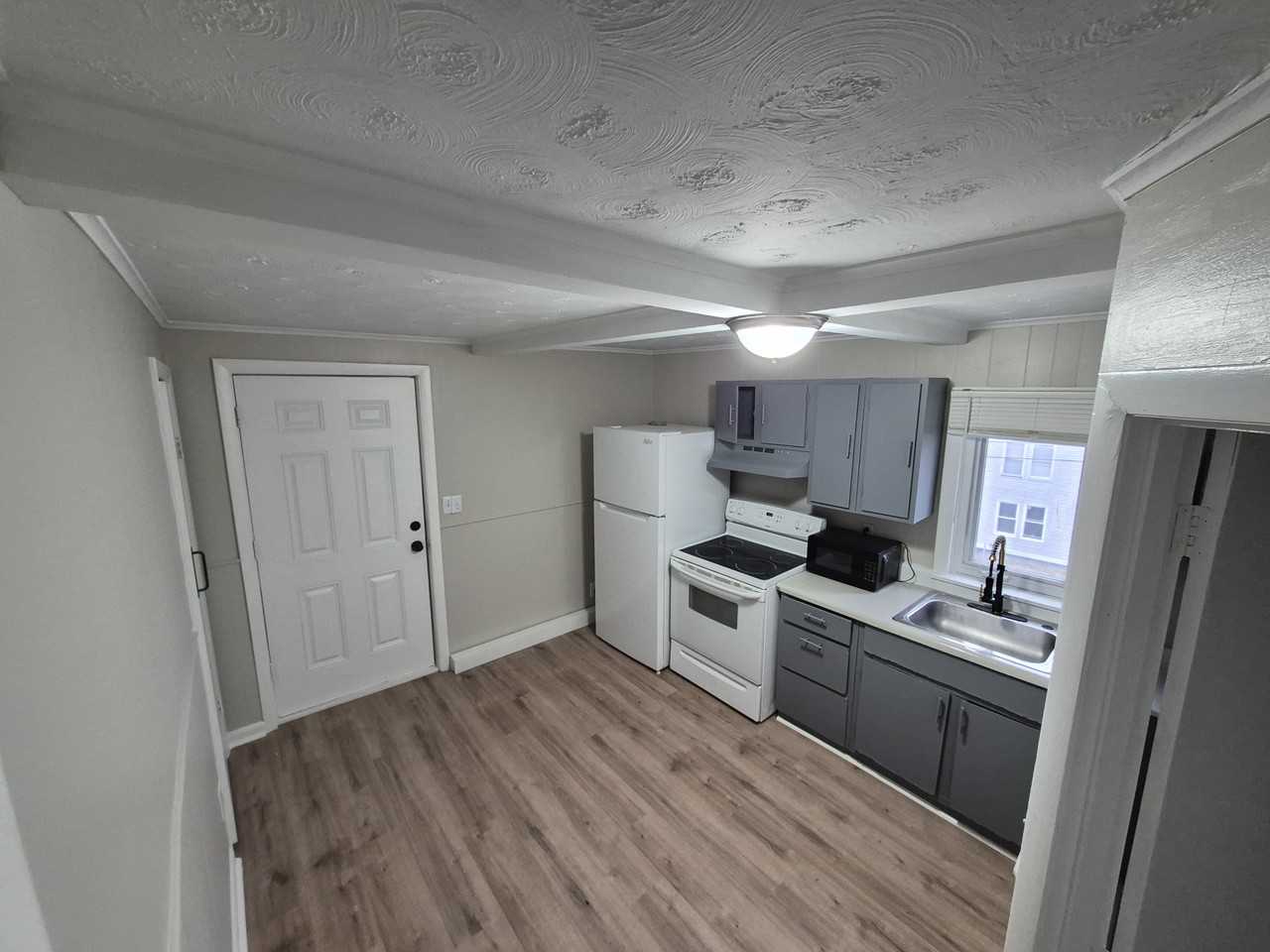 133 133 Sabattus StreetApt 2R #2R - Photo 2 of 9