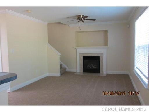 2700 Stagbuck Dr - Photo 3 of 9