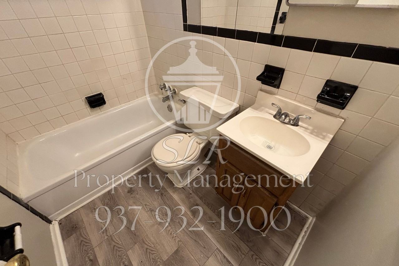 3222 Athens Avenue #A - Photo 3 of 8