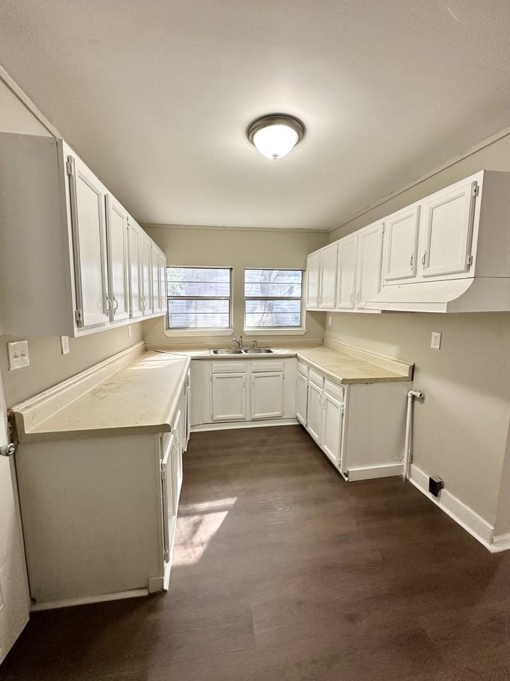 941 47th Pl N #1 - Photo 3 of 9