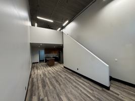 featured image of 824 W 8th St #11