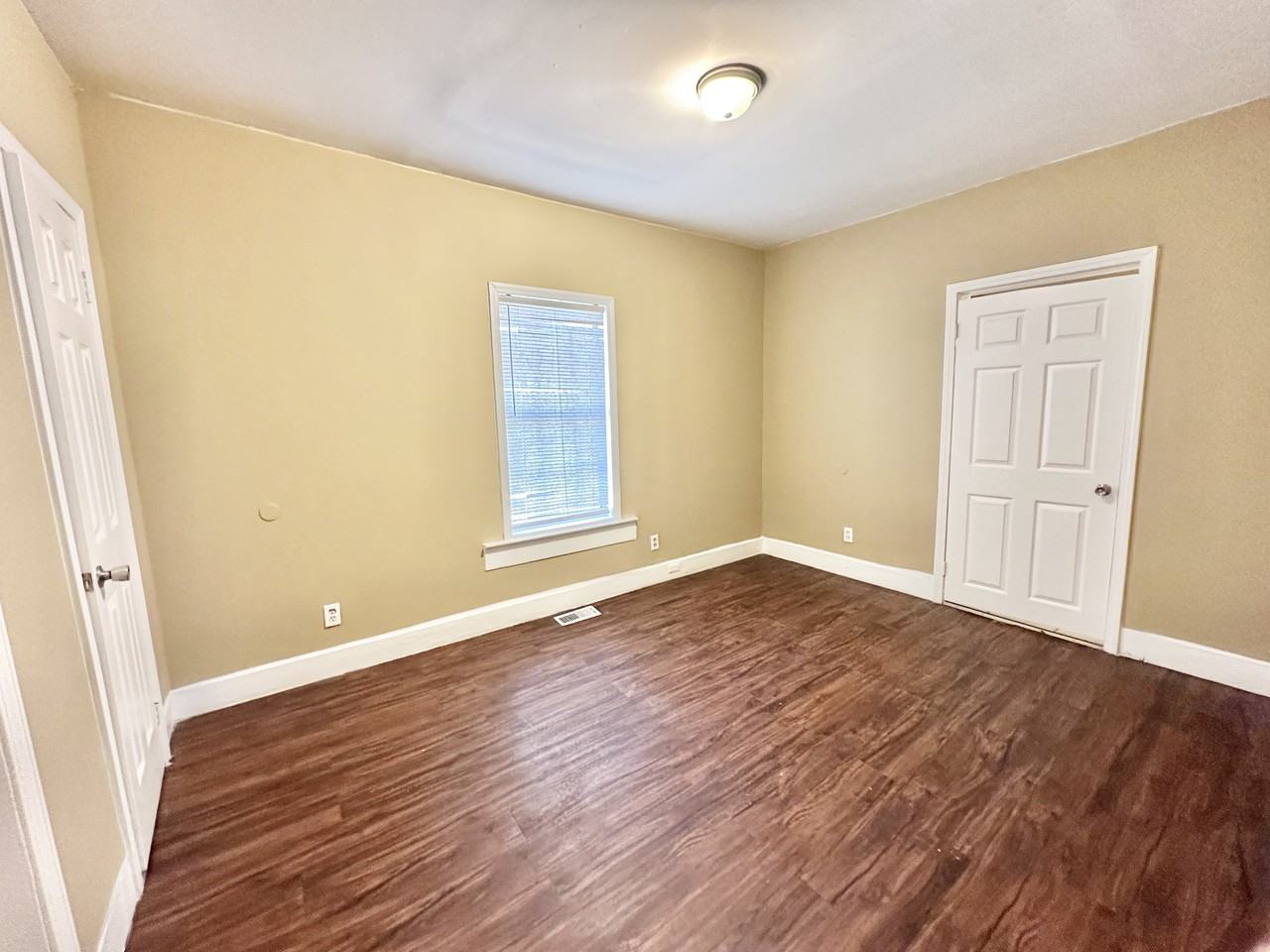 540 1st Ave Ne #1 - Photo 2 of 8