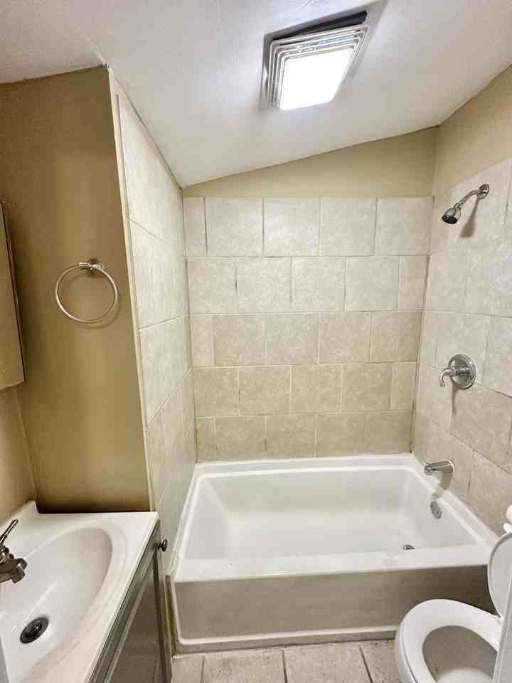 540 1st Ave Ne #1 - Photo 6 of 8