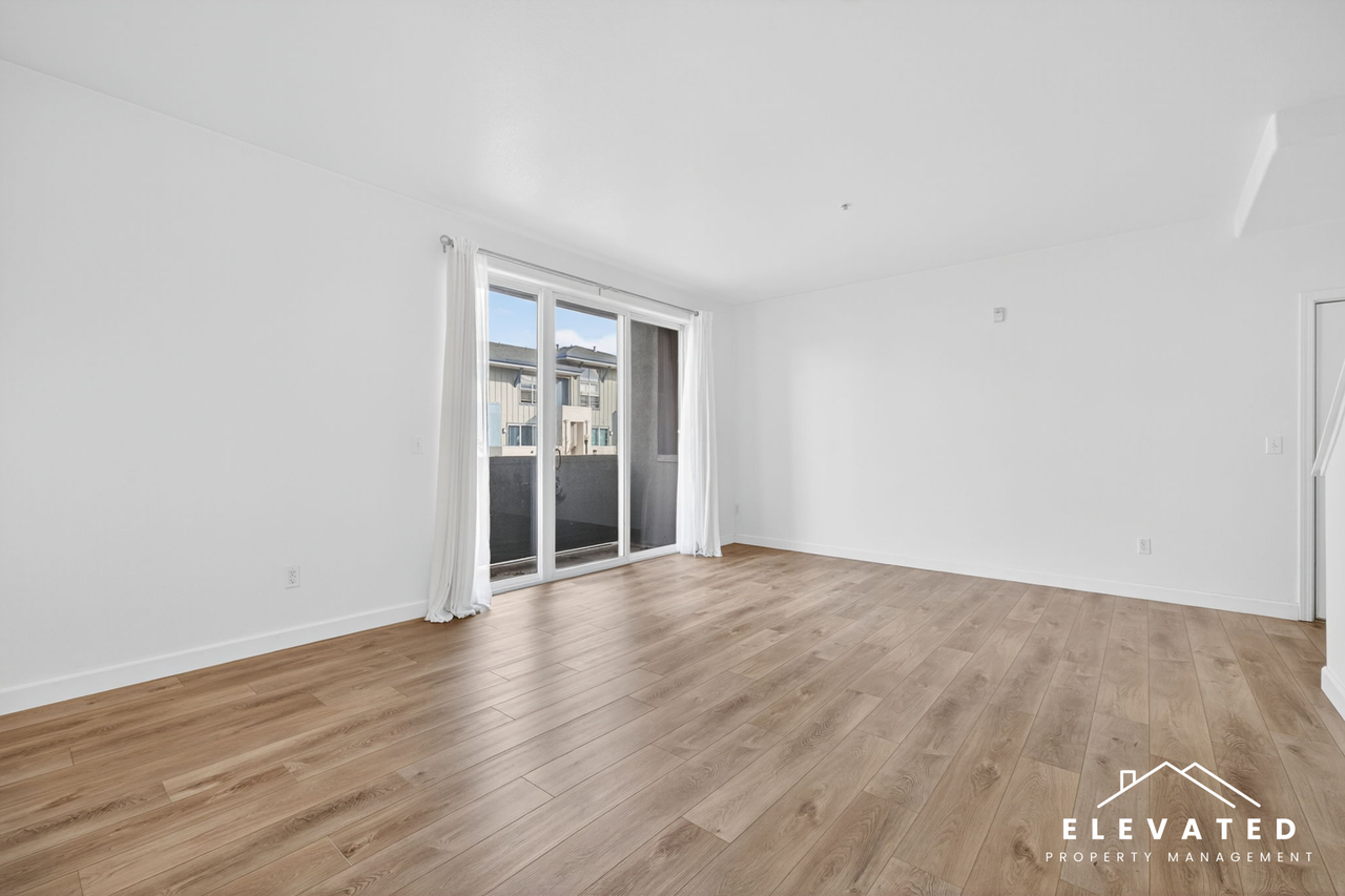 905 Doubles Dr #1 - Photo 3 of 20