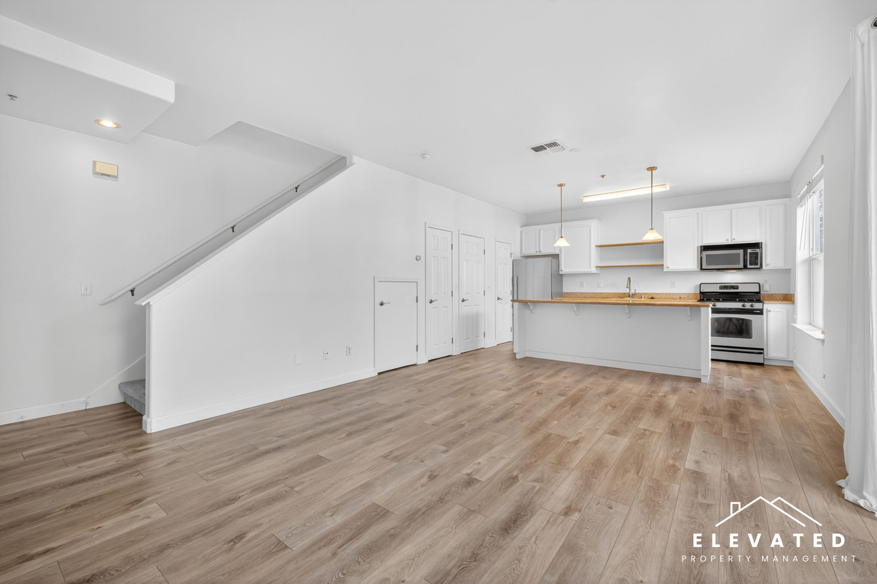 905 Doubles Dr #1 - Photo 4 of 20