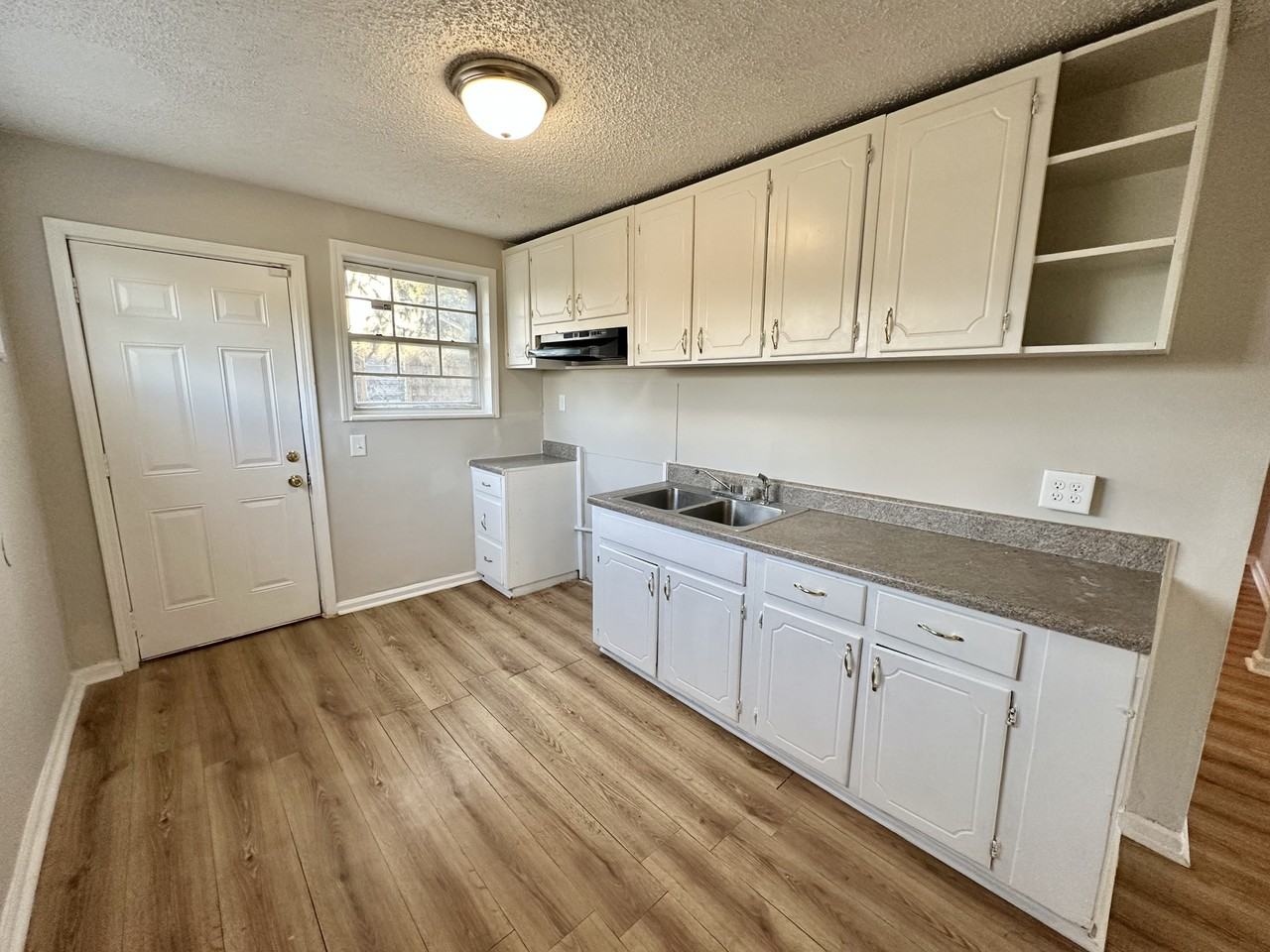 1376 Creel Ct #1 - Photo 4 of 9