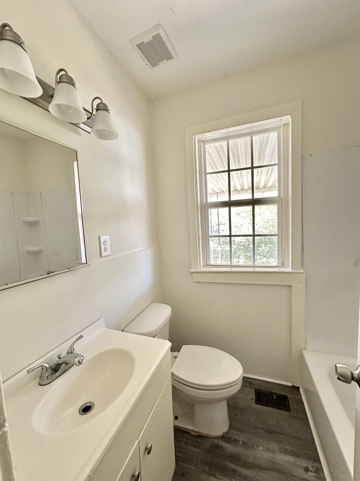 2026 Lee Ct Sw #1 - Photo 7 of 8