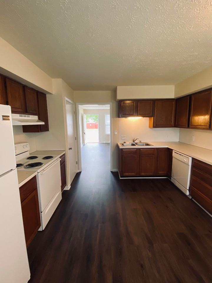 2135 Rockcreek Dr #A - Photo 3 of 14