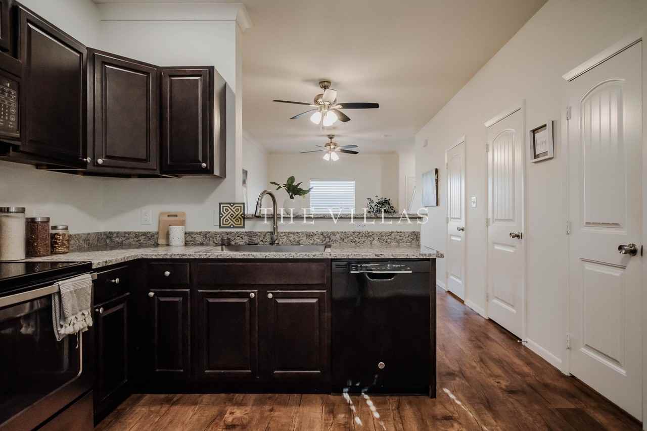 111 Vista Alta St - Photo 3 of 18