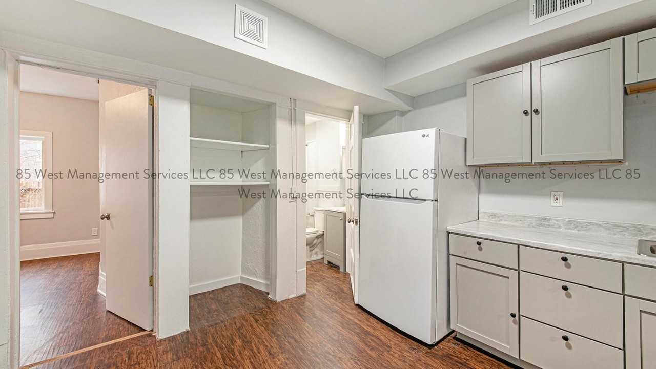 407 11th St Nw #C - Photo 4 of 10