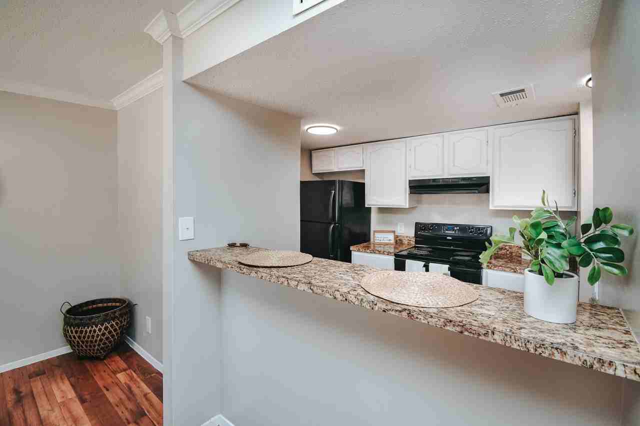 3001 3001 Arroyo DrApt 202 #202 - Photo 3 of 19