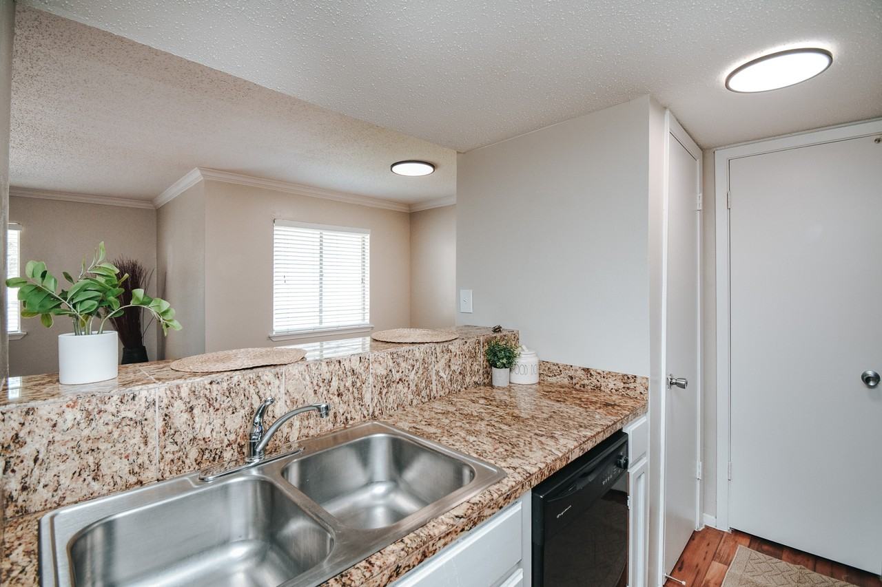 3001 3001 Arroyo DrApt 202 #202 - Photo 5 of 19