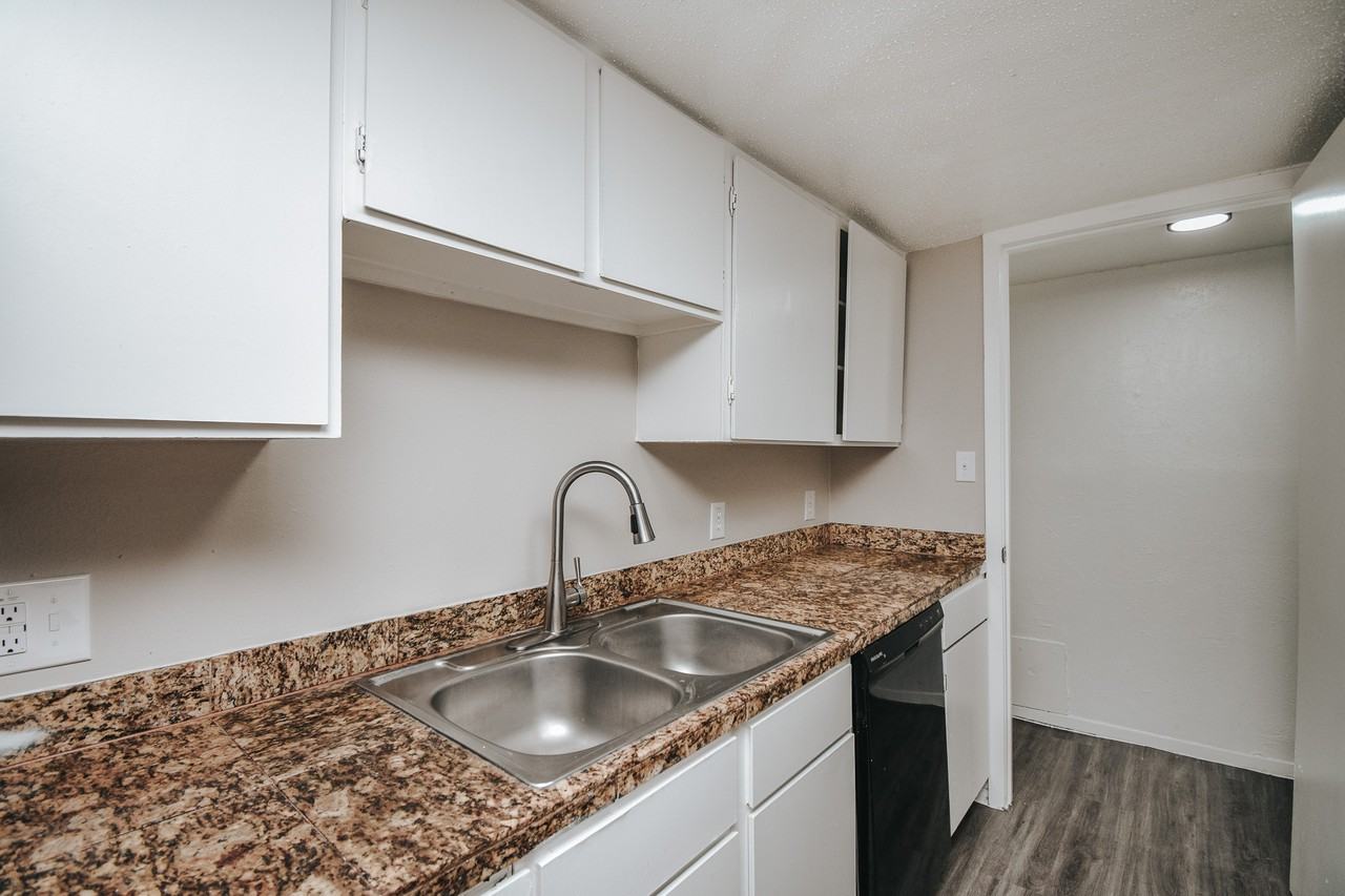 3001 3001 Arroyo DrApt 1002 #1002 - Photo 4 of 13