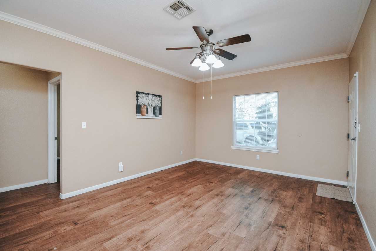 137 Sherwood Drive #B - Photo 2 of 6