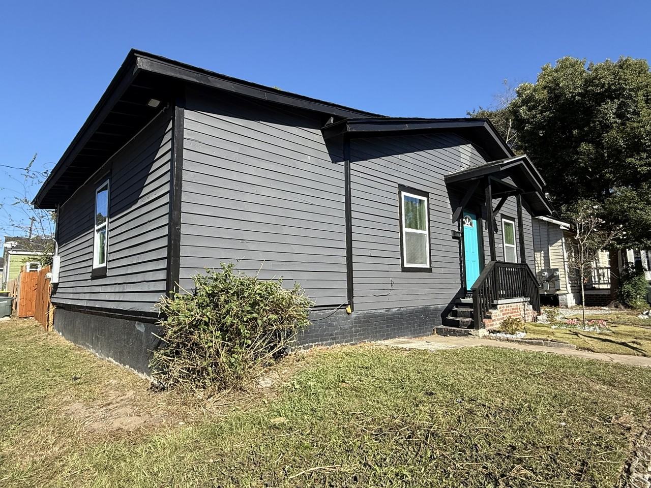 728 W 39th St #1 - Photo 2 of 40