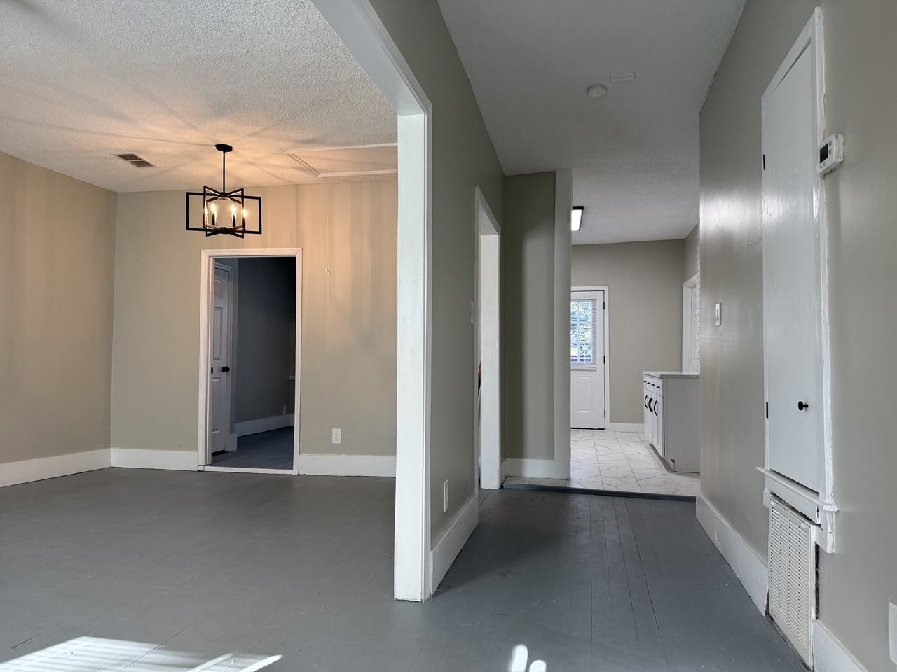 728 W 39th St #1 - Photo 4 of 40