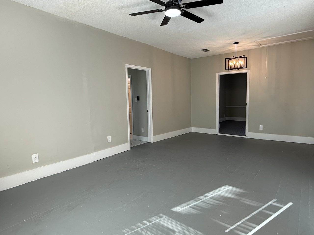 728 W 39th St #1 - Photo 6 of 40