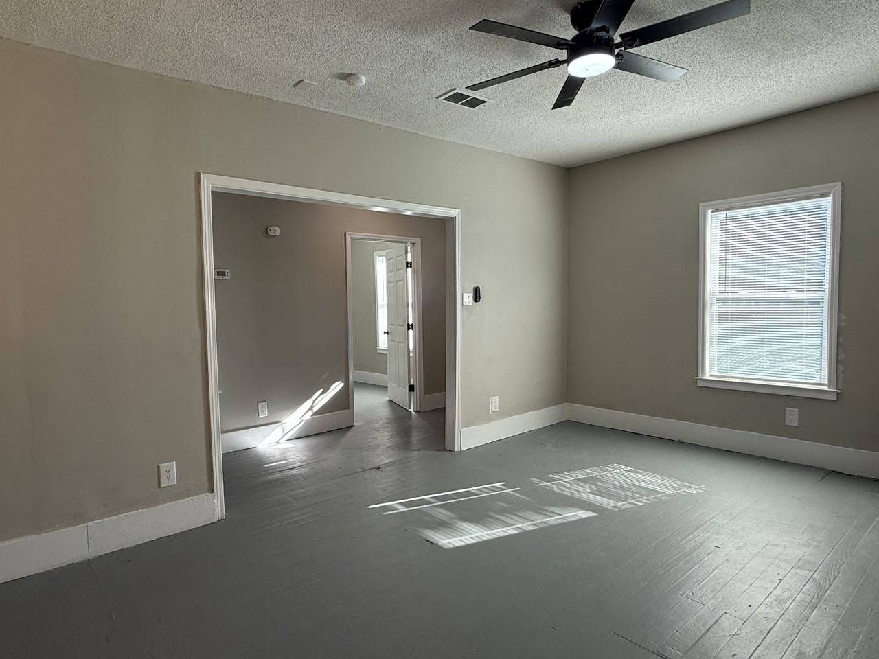 728 W 39th St #1 - Photo 7 of 40