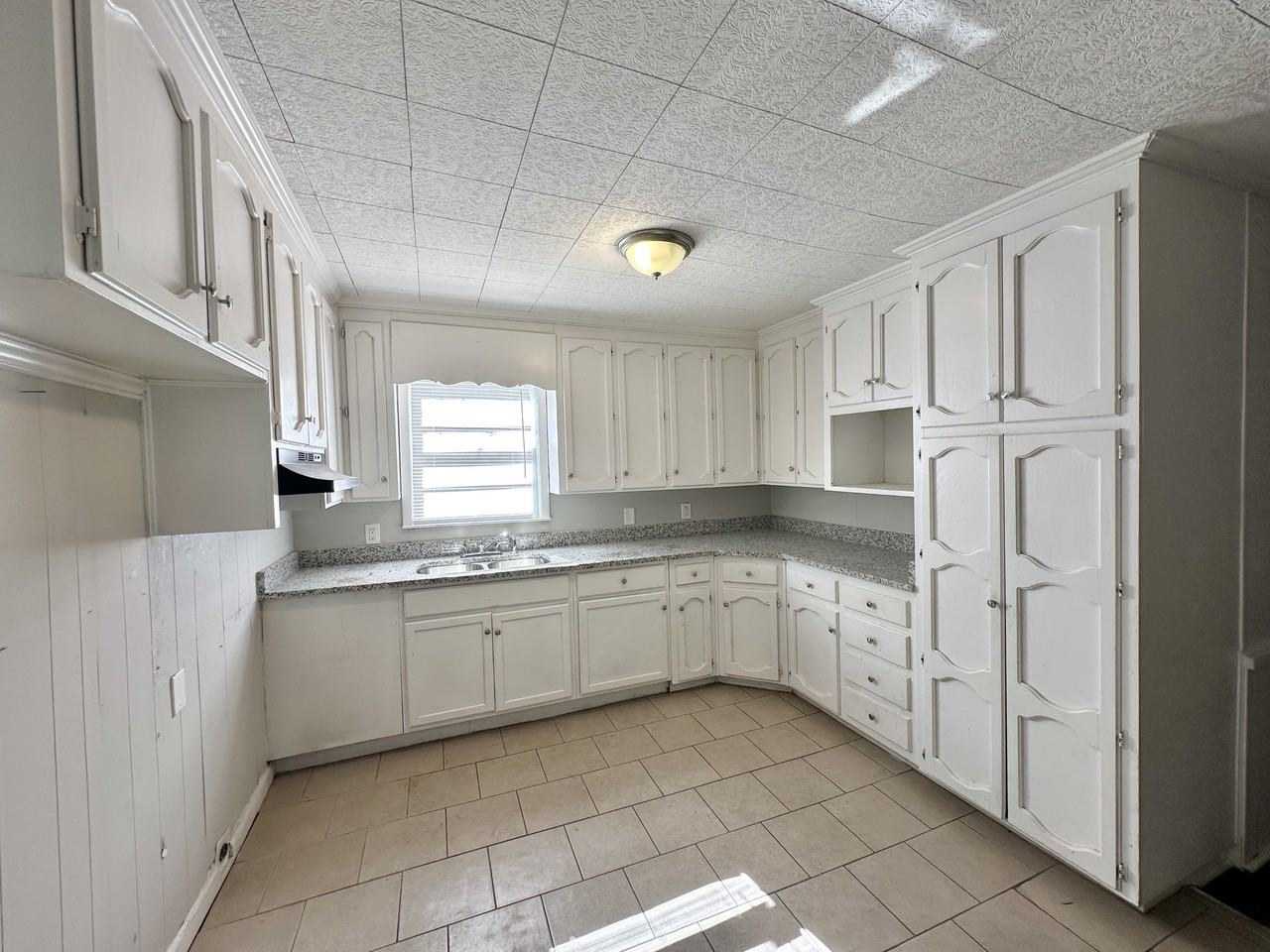 1420 3rd Avenue North #1 - Photo 4 of 15