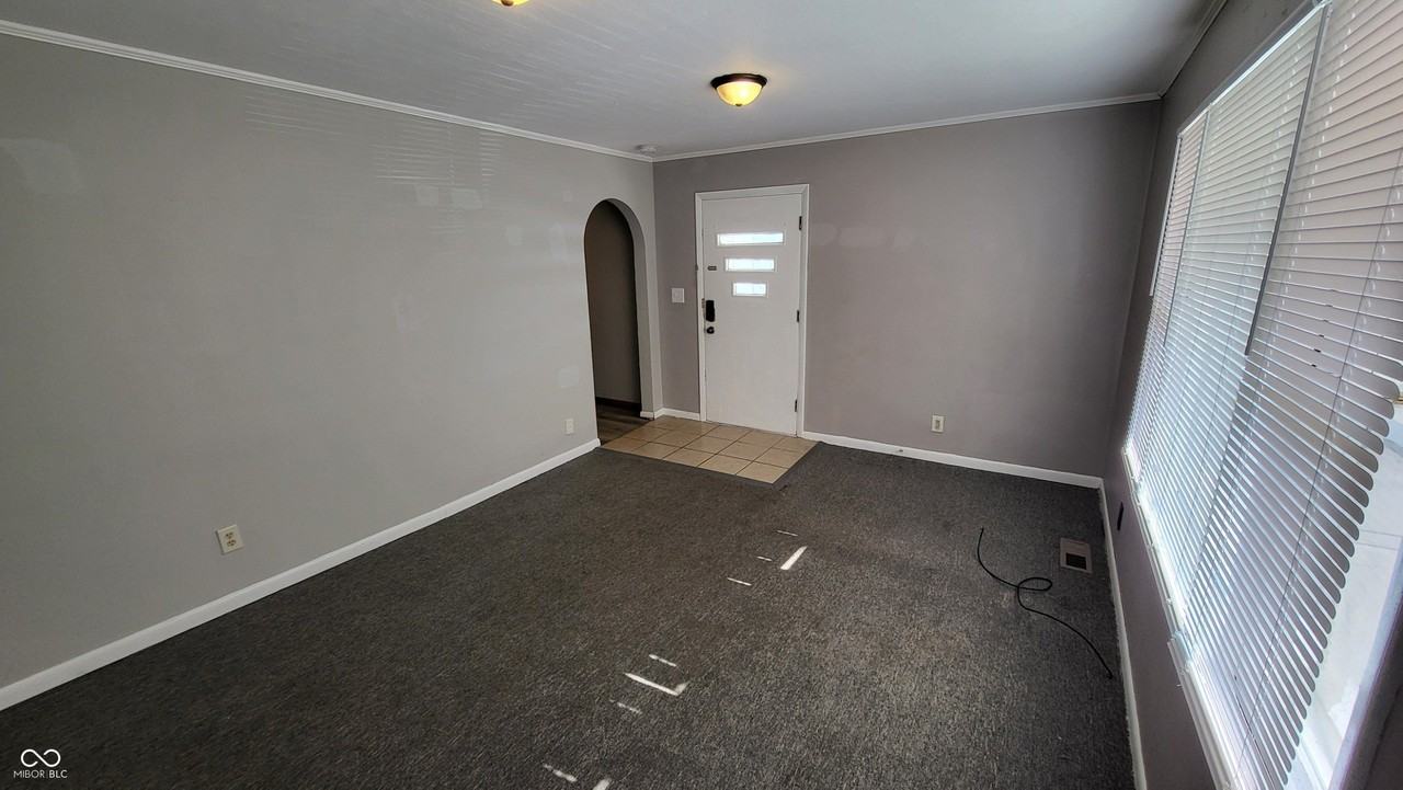 330 W 6th St - Photo 3 of 16