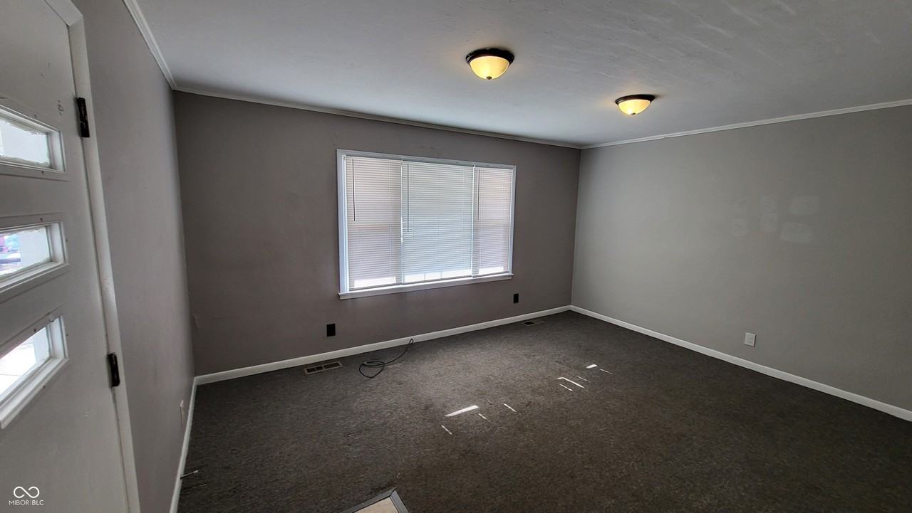 330 W 6th St - Photo 4 of 16