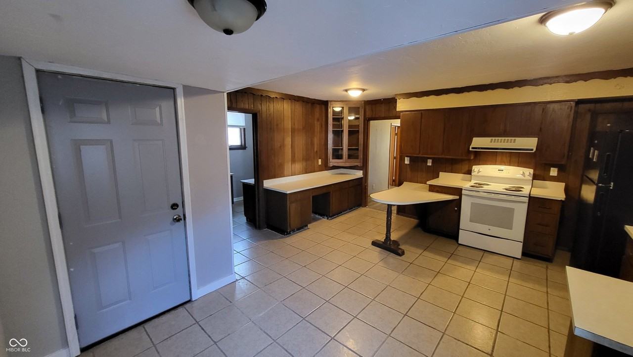 330 W 6th St - Photo 7 of 16