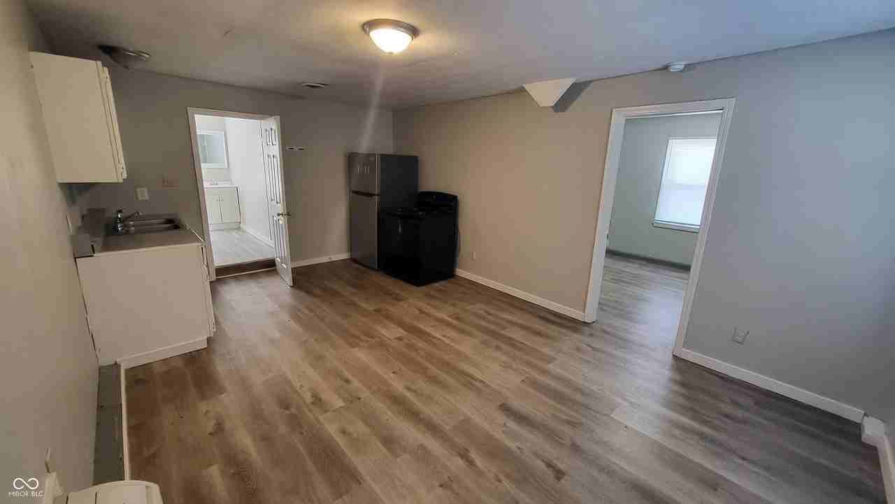 336 W 6th St - Photo 3 of 9