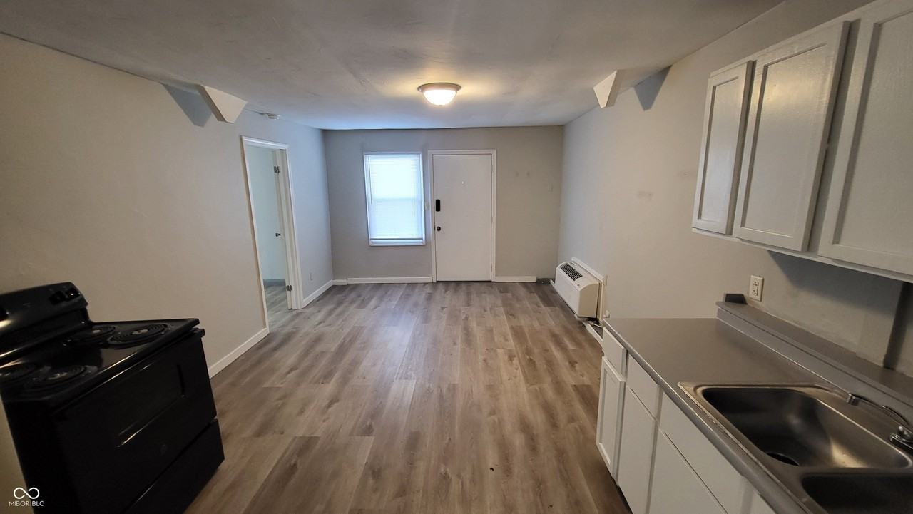 336 W 6th St - Photo 4 of 9