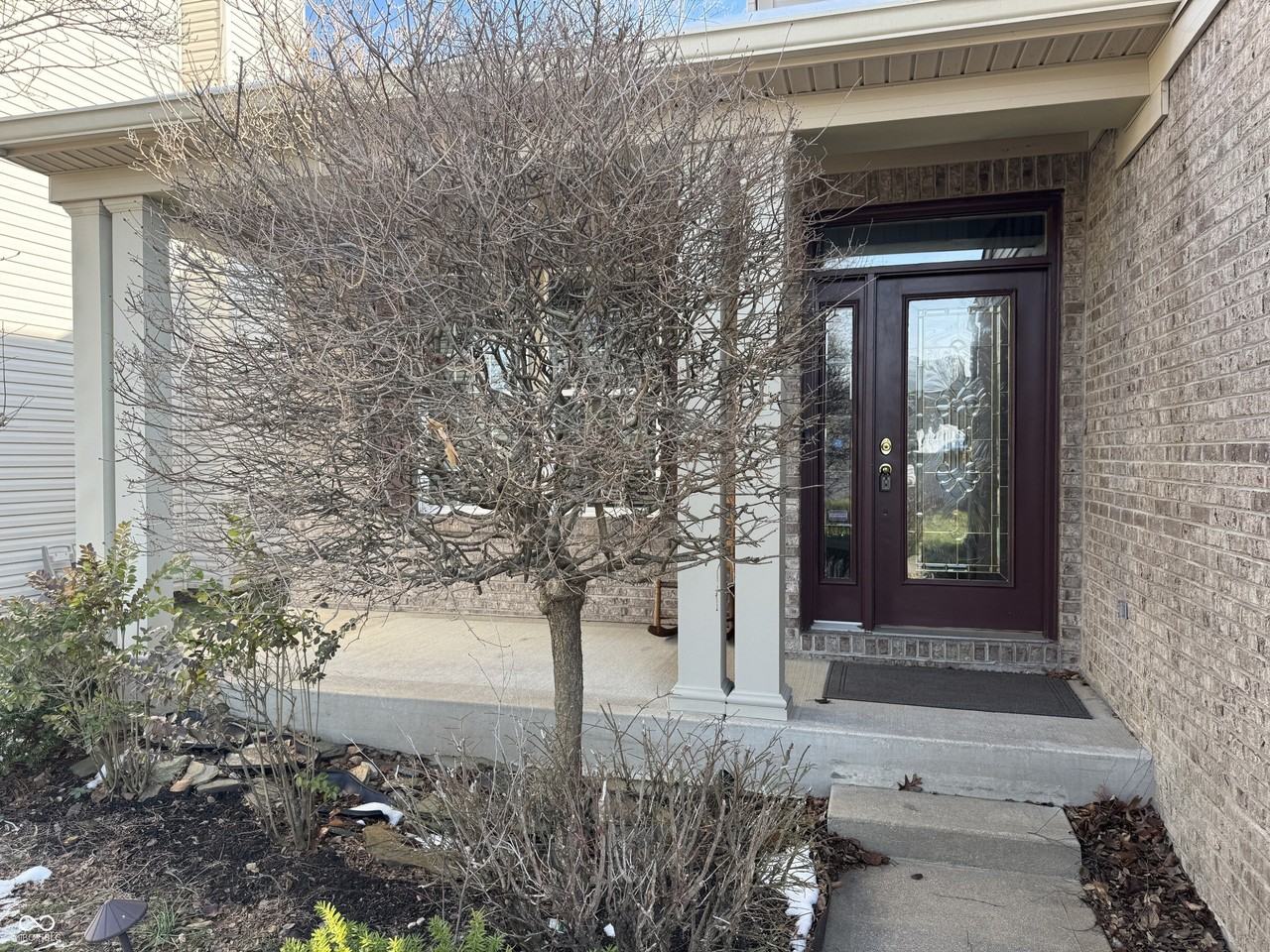 7435 Sycamore Run Dr - Photo 3 of 38