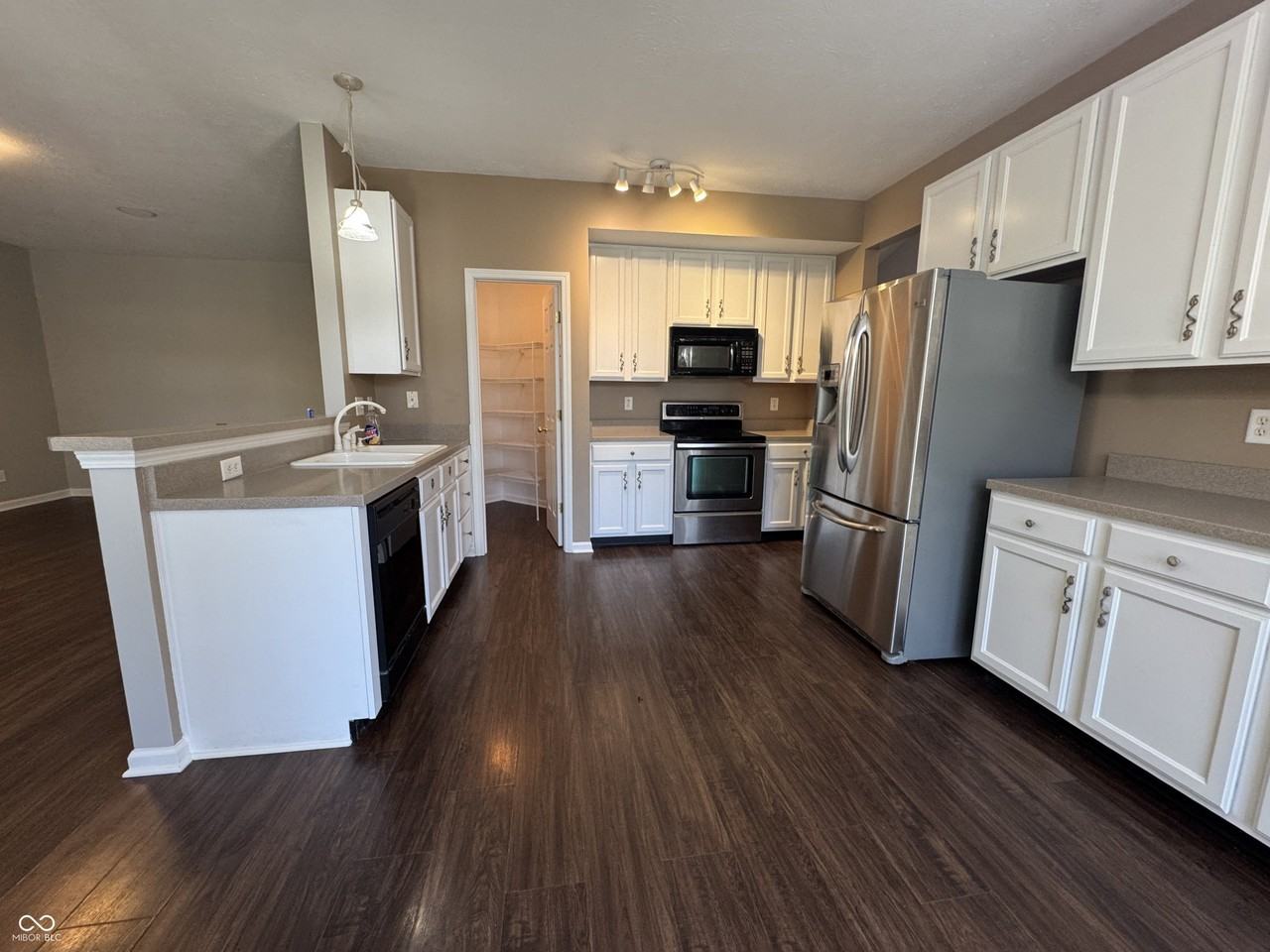 7435 Sycamore Run Dr - Photo 7 of 38