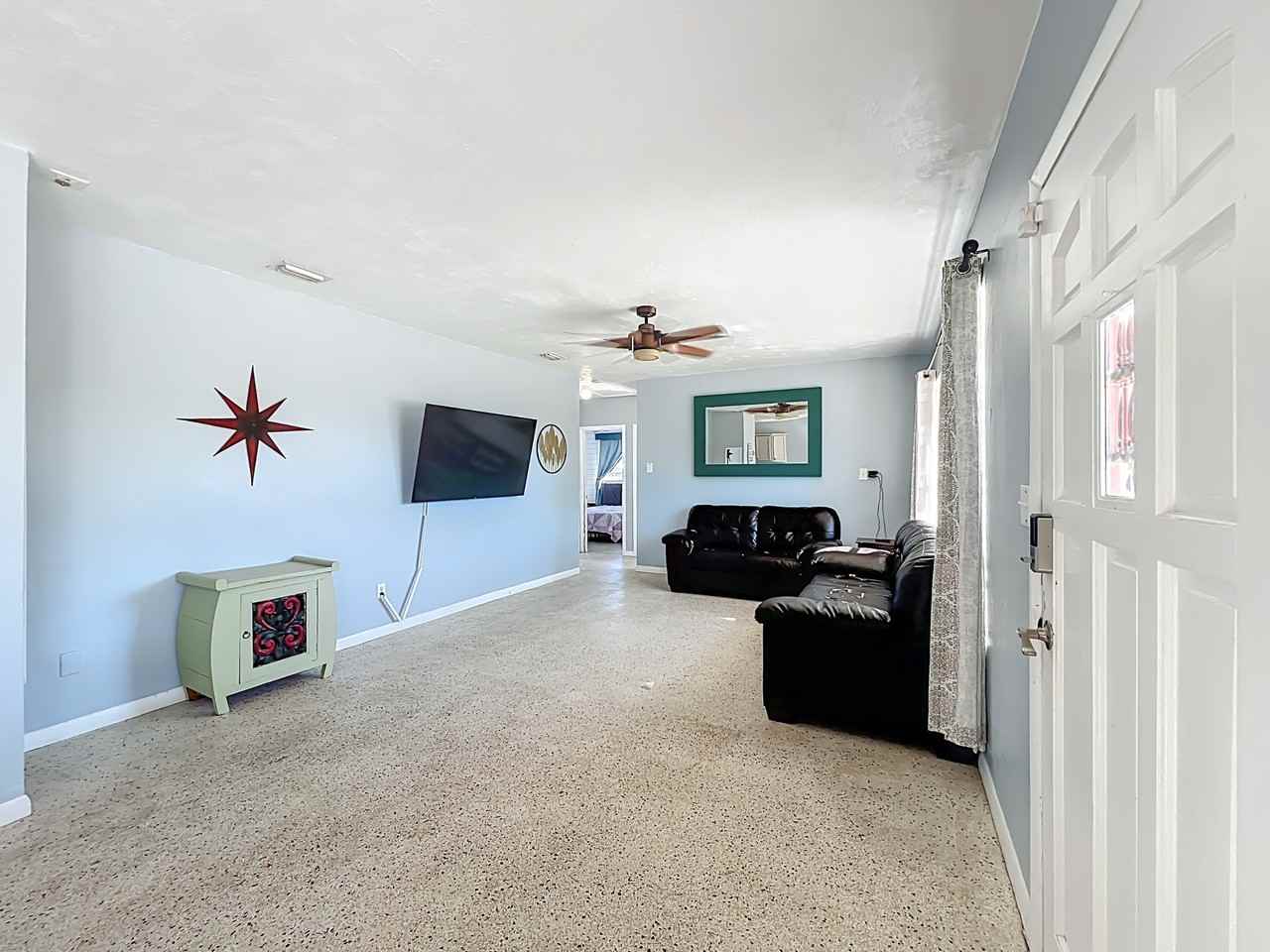 113 Se 1st St #1 - Photo 4 of 29