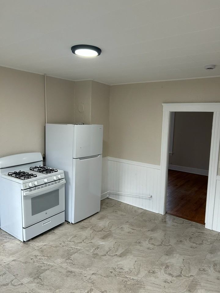 37 Maple St #3 - Photo 5 of 9