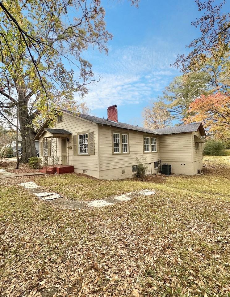 401 Lexington St #1 - Photo 2 of 11