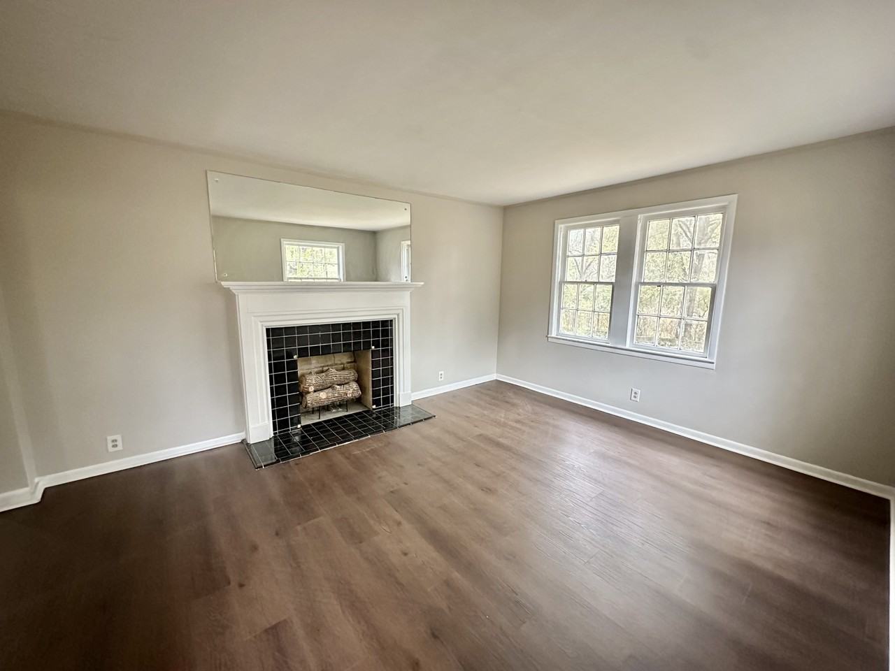 401 Lexington St #1 - Photo 3 of 11