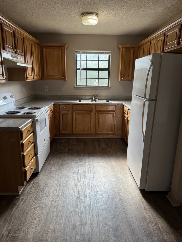 5004 Chancellor Square #D - Photo 4 of 11