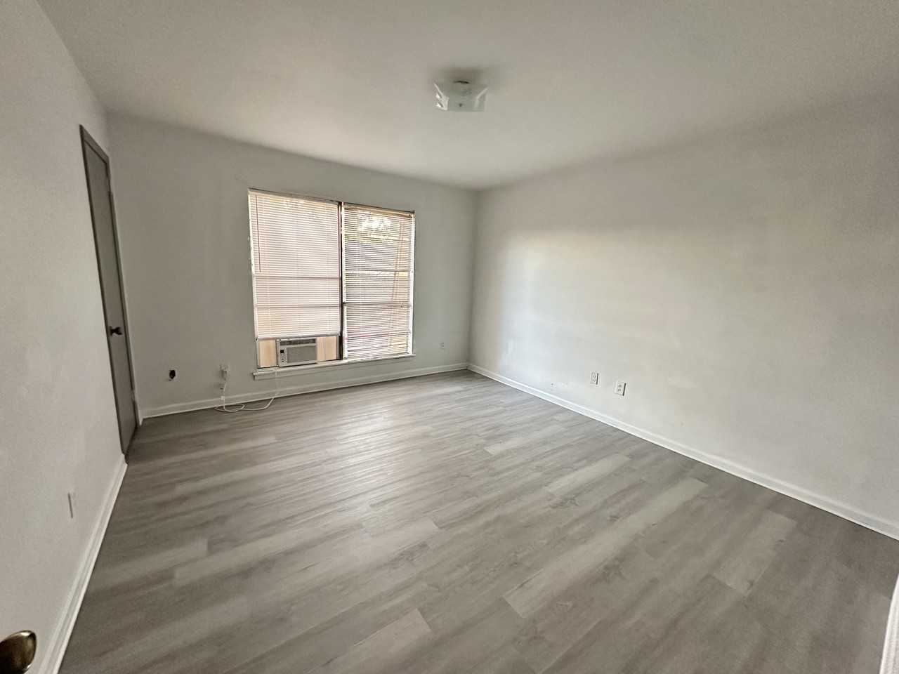 405 11th Street Southwest #B - Photo 5 of 7