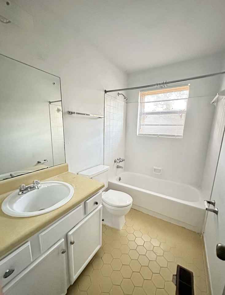 405 11th Street Southwest #B - Photo 6 of 7