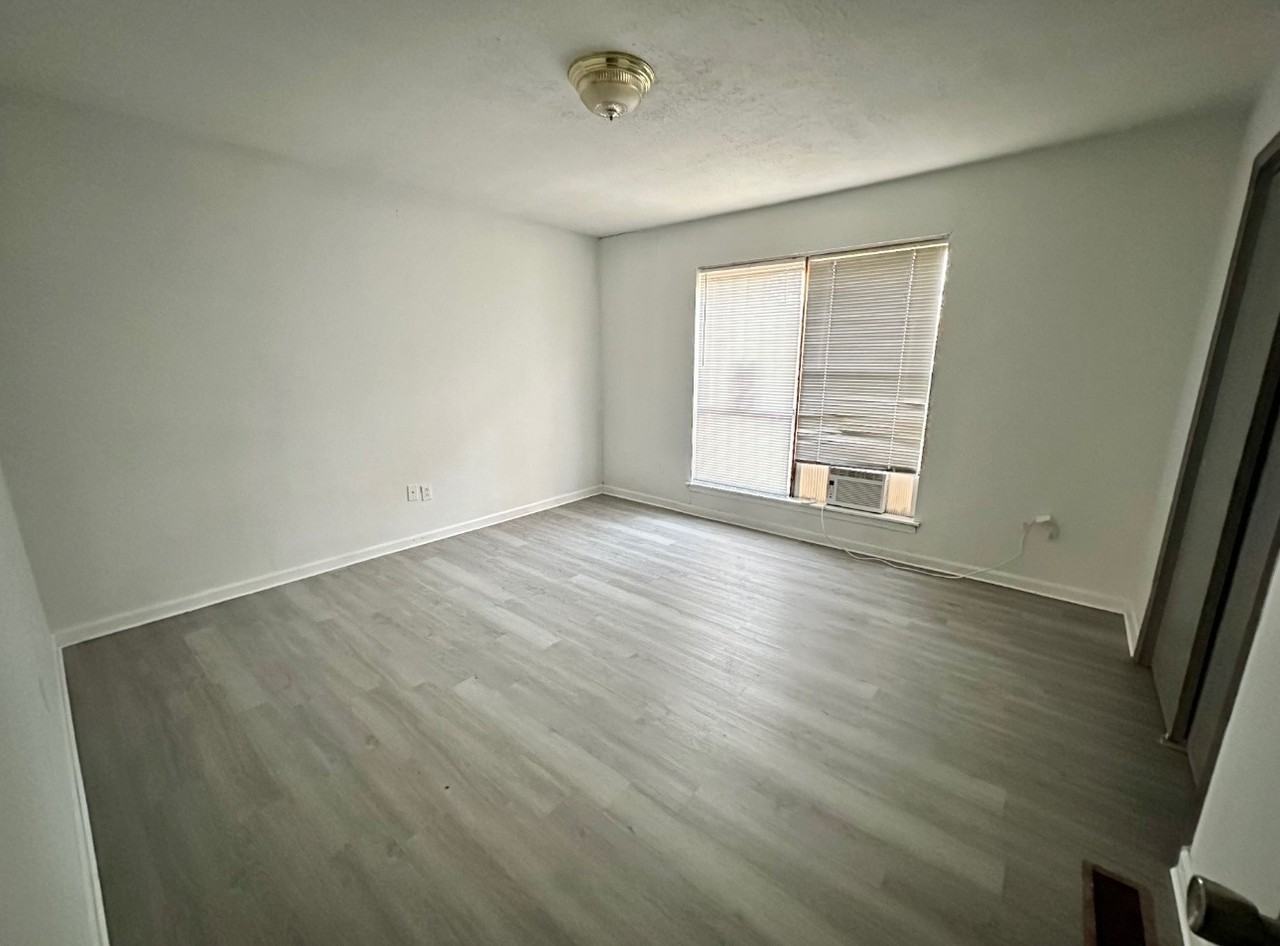 405 11th Street Southwest #B - Photo 7 of 7