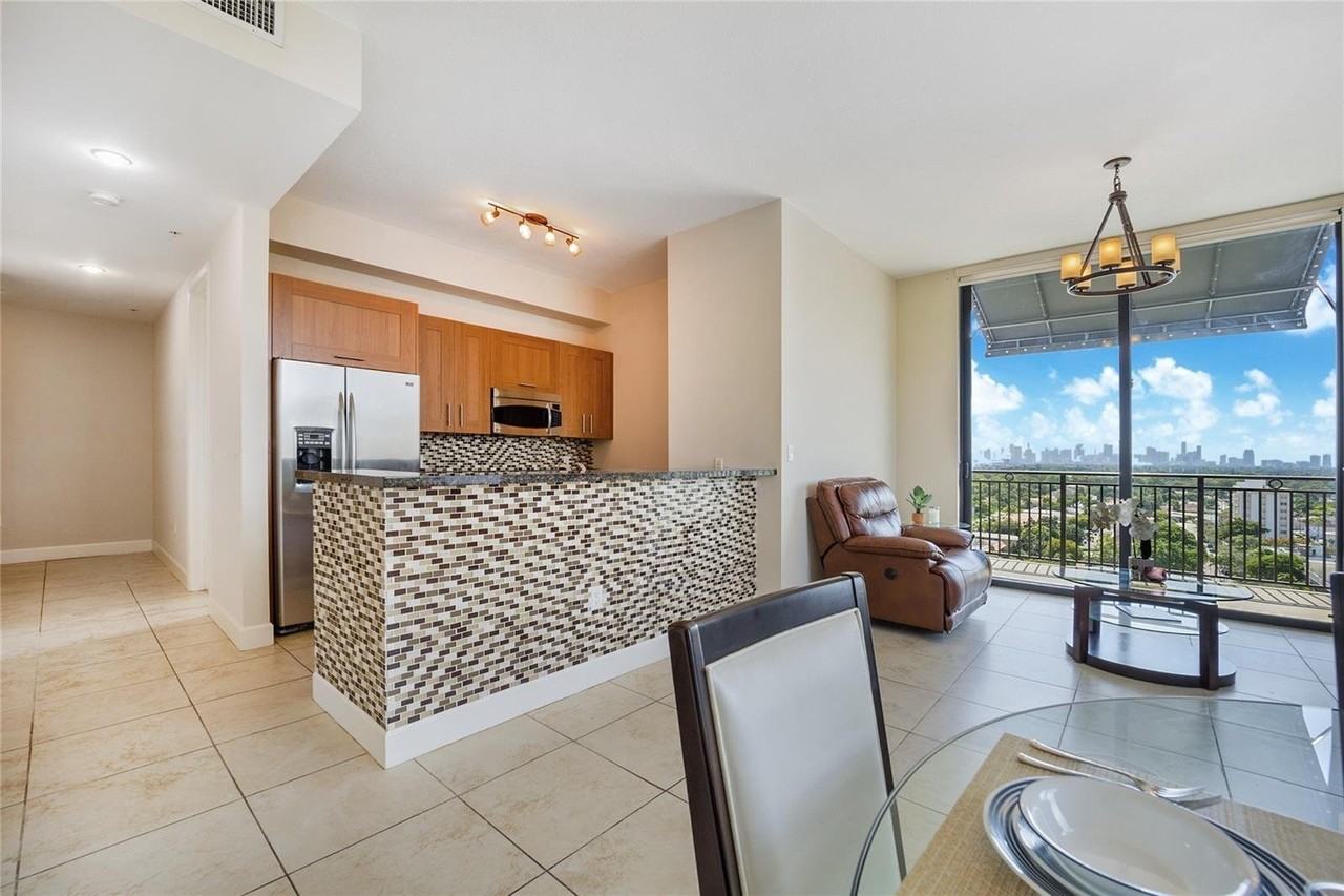 1300 1300 Ponce de LeonApt. 1207 #1207 - Photo 4 of 12