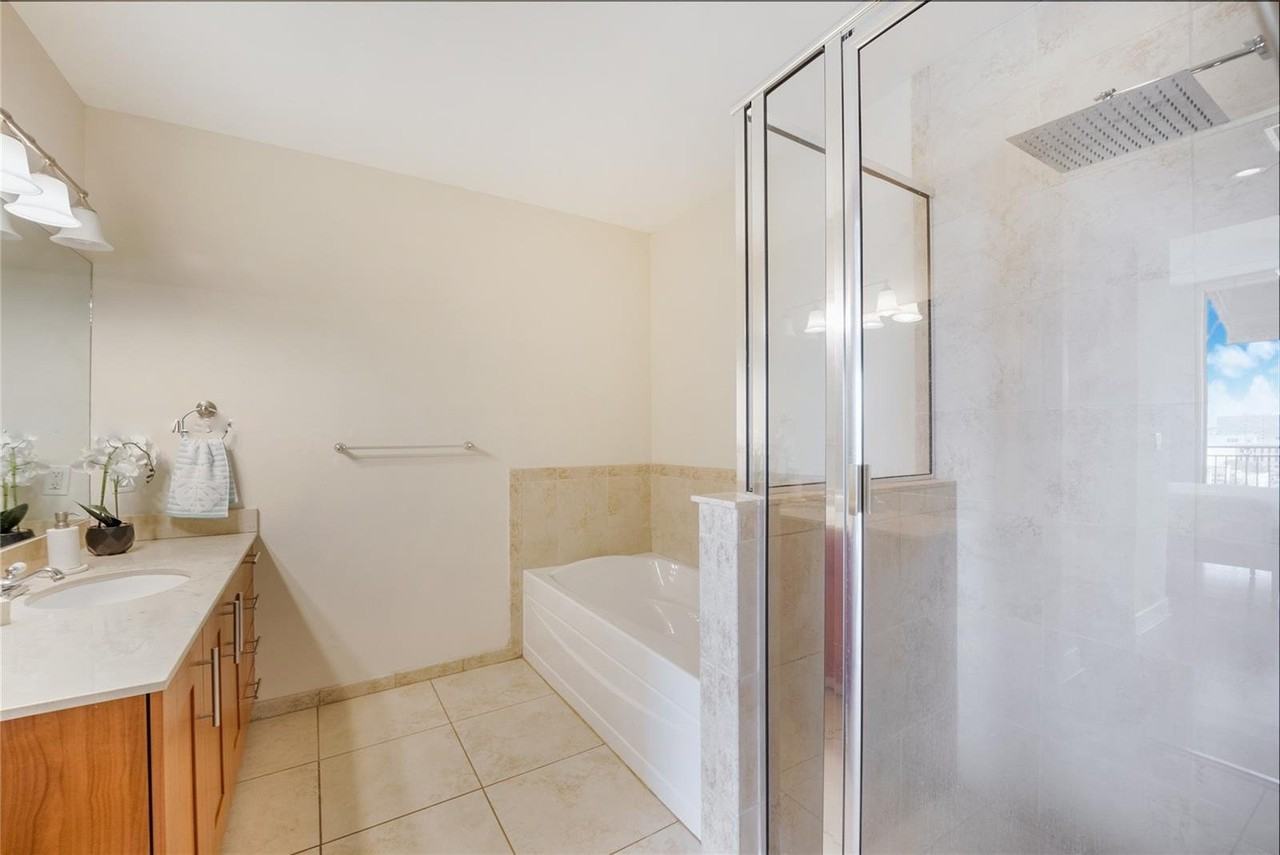 1300 1300 Ponce de LeonApt. 1207 #1207 - Photo 7 of 12