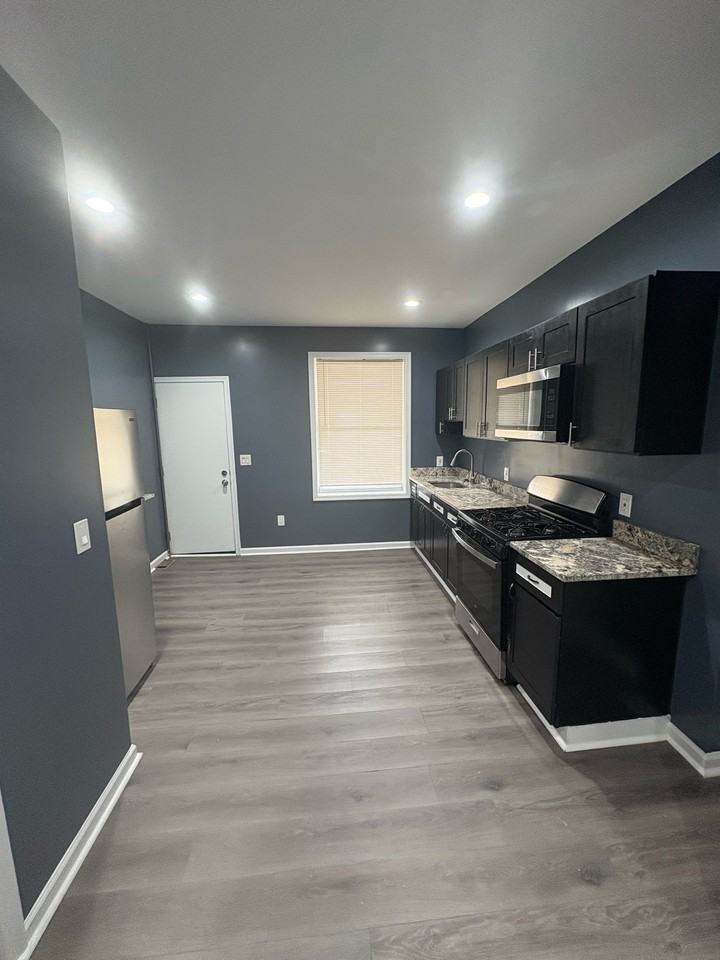 636 E 29th St #1 - Photo 5 of 19