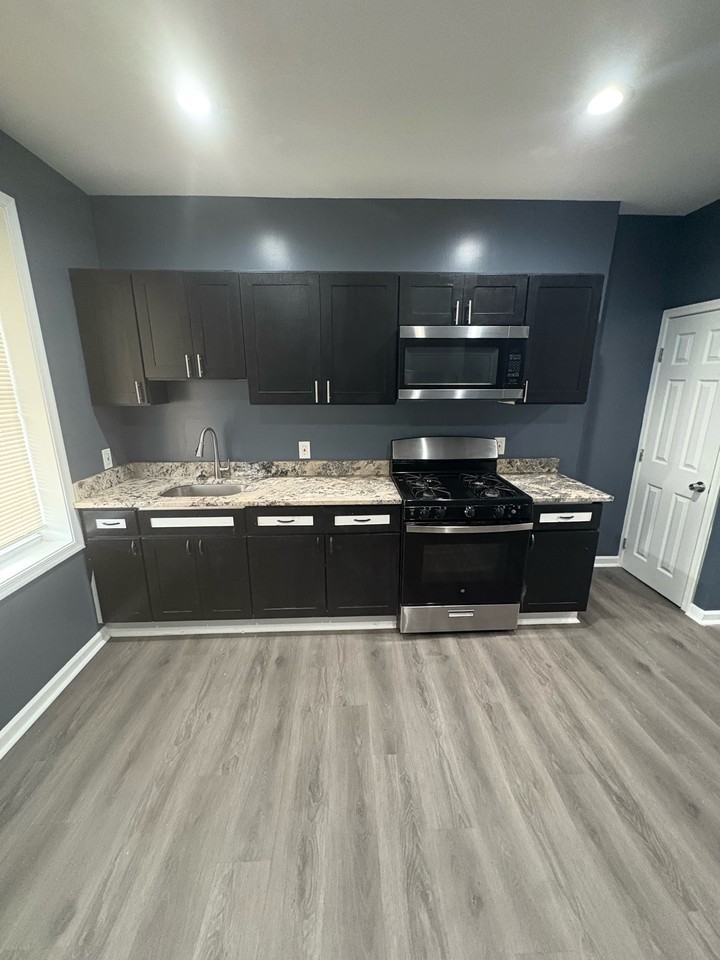 636 E 29th St #1 - Photo 7 of 19