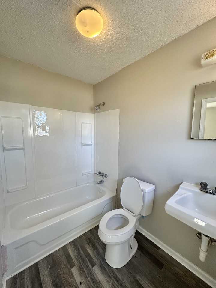 1609 Ray St #1 - Photo 5 of 9