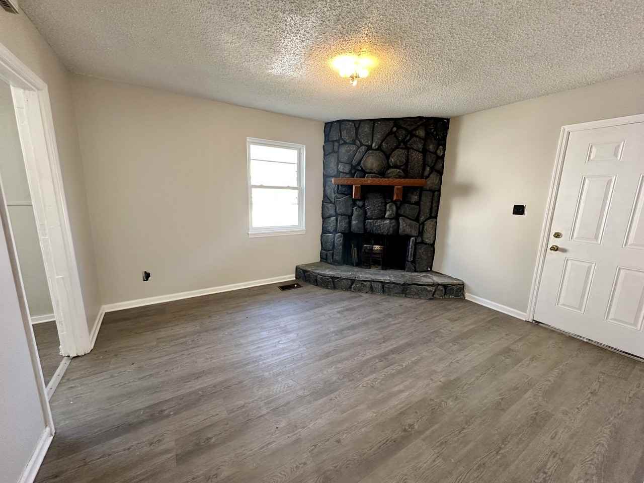 1609 Ray St #1 - Photo 7 of 9