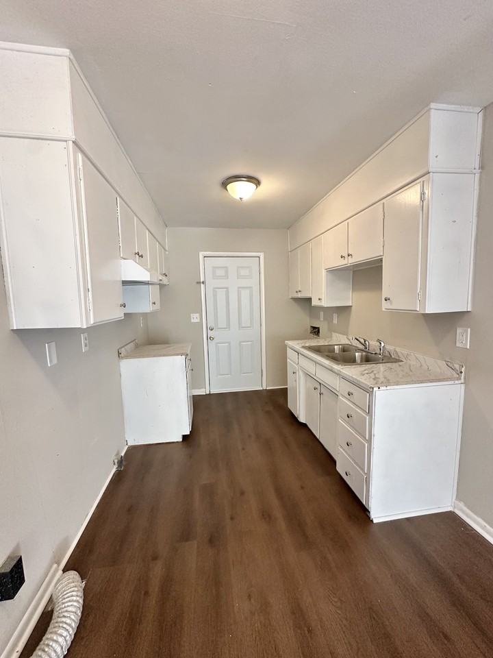 7742 Rugby Ave #B - Photo 2 of 6
